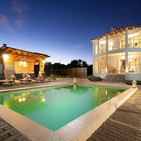 Serenity - Off Grid Poulades