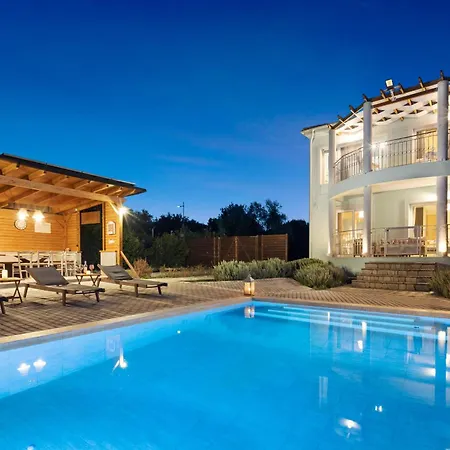 Serenity - Off Grid * Poulades